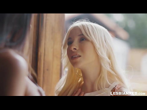❤️ Dziewczyna wraca do domu kilka miesięcy później i kończy się na tym, że zjada cipkę macochy ❤️ Fuck video at us