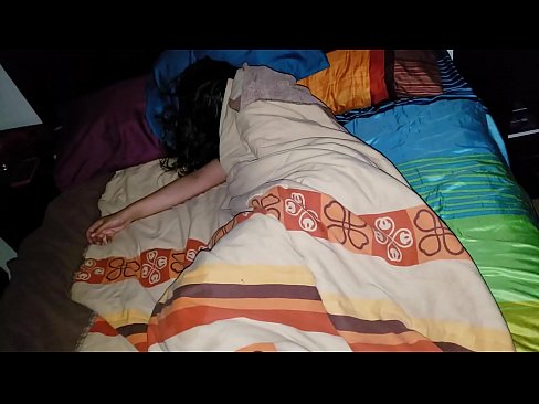 ❤️ Pasierb besztający swoją młodą macochę, gdy ta śpi. ❤️ Fuck video at us